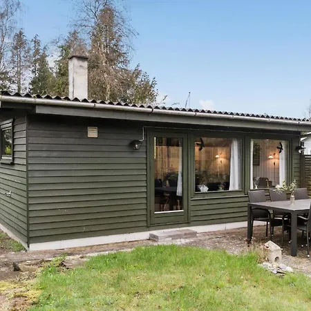 2 Bedroom Awesome In Holiday home *